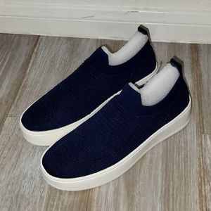 Steve Madden Beale Navy Slip-On Size 6